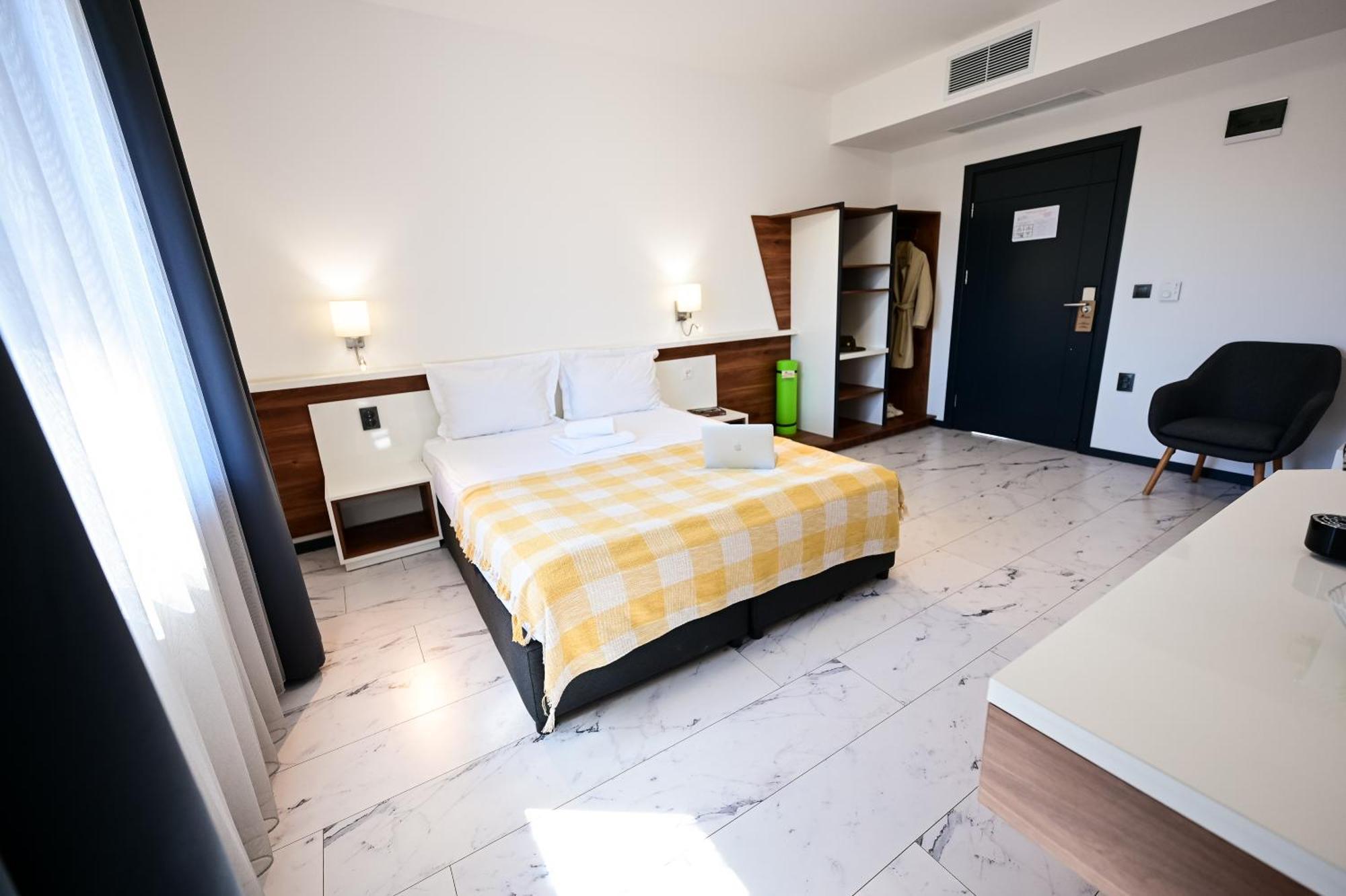 Rubo Hotel Sumen Kültér fotó